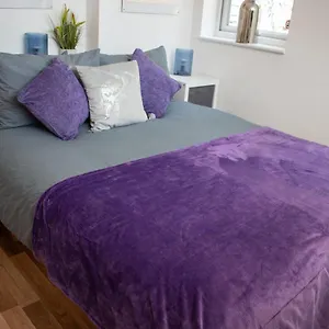 121 - Apartment, Terrace & Full Kitchen - Airport & Train Shuttle , Bishop's Stortford Regno Unito